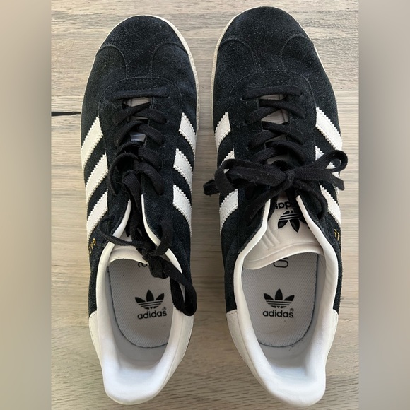 adidas gazelle silver green womens Adidas Suede Gazelle Shoes (Size 42)